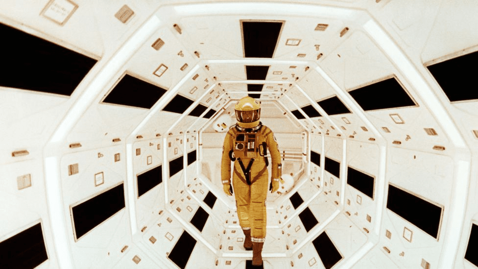 “The Power of Simplicity: Mastering Minimal Dialogue in Film and Marketing”