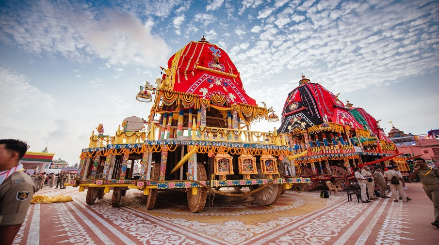 The Art of Sending Festive Greetings: Wishing Joy for Rath Yatra and the New Year