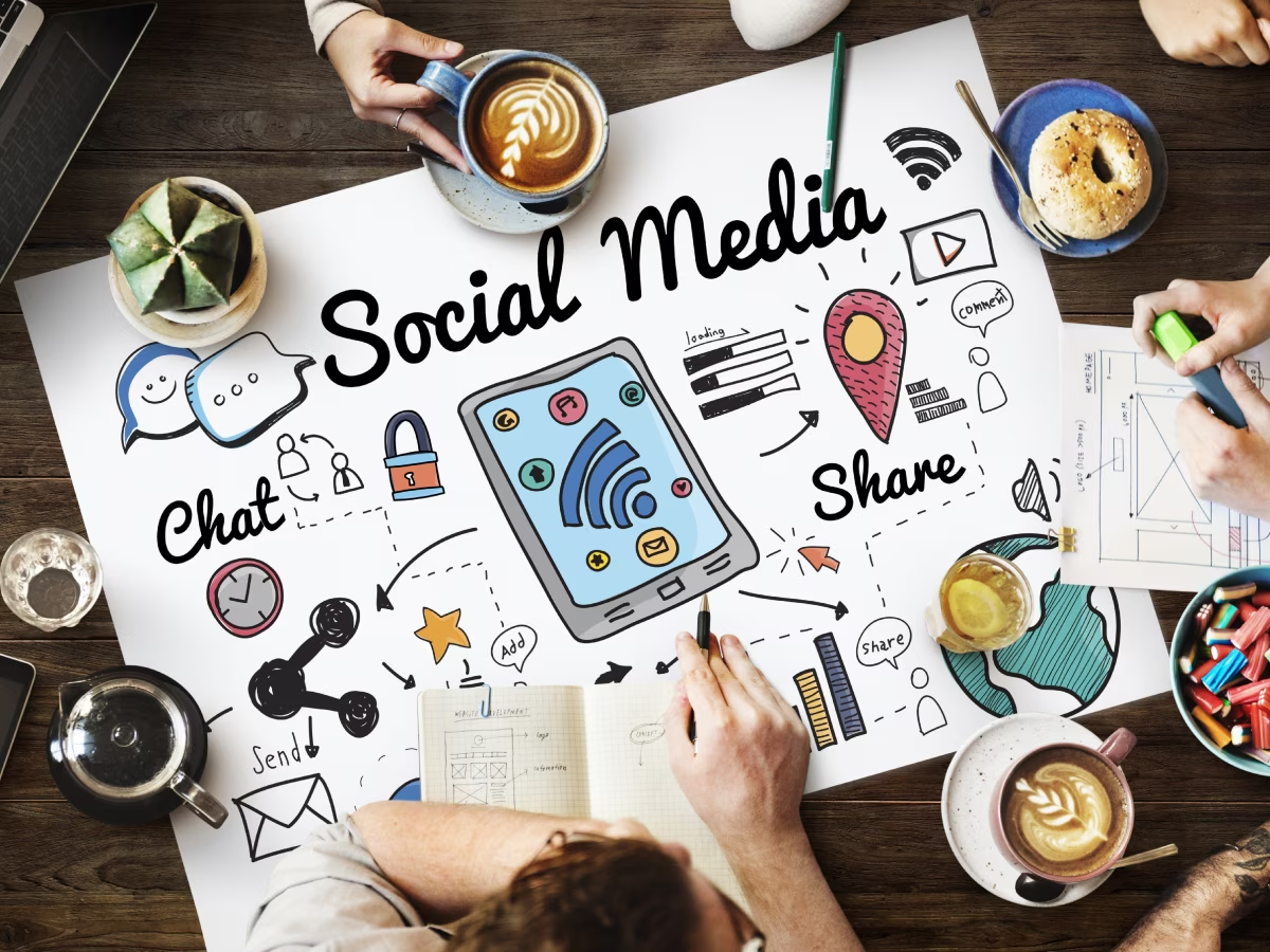 Social Media Etiquette: Wishing a Happy Holiday and New Year the Right Way